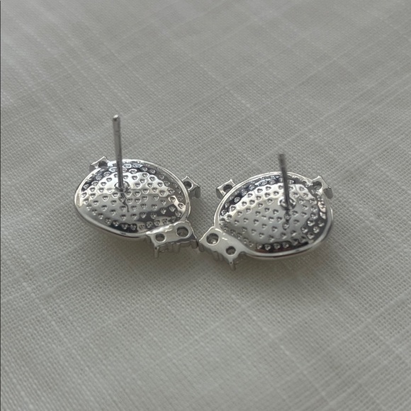 Elegant Silver Pearl Earrings - Picture 3 of 7